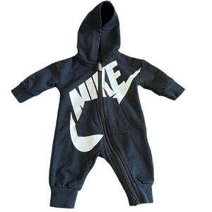 *LIKE NEW* Nike Black White Hooded Tracksuit Size Newborn